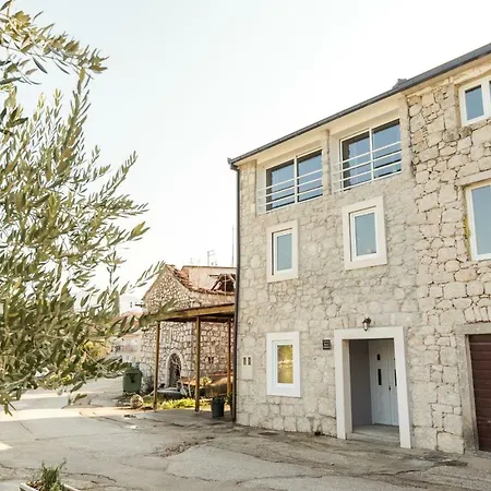 Roko Apartman * Rogotin